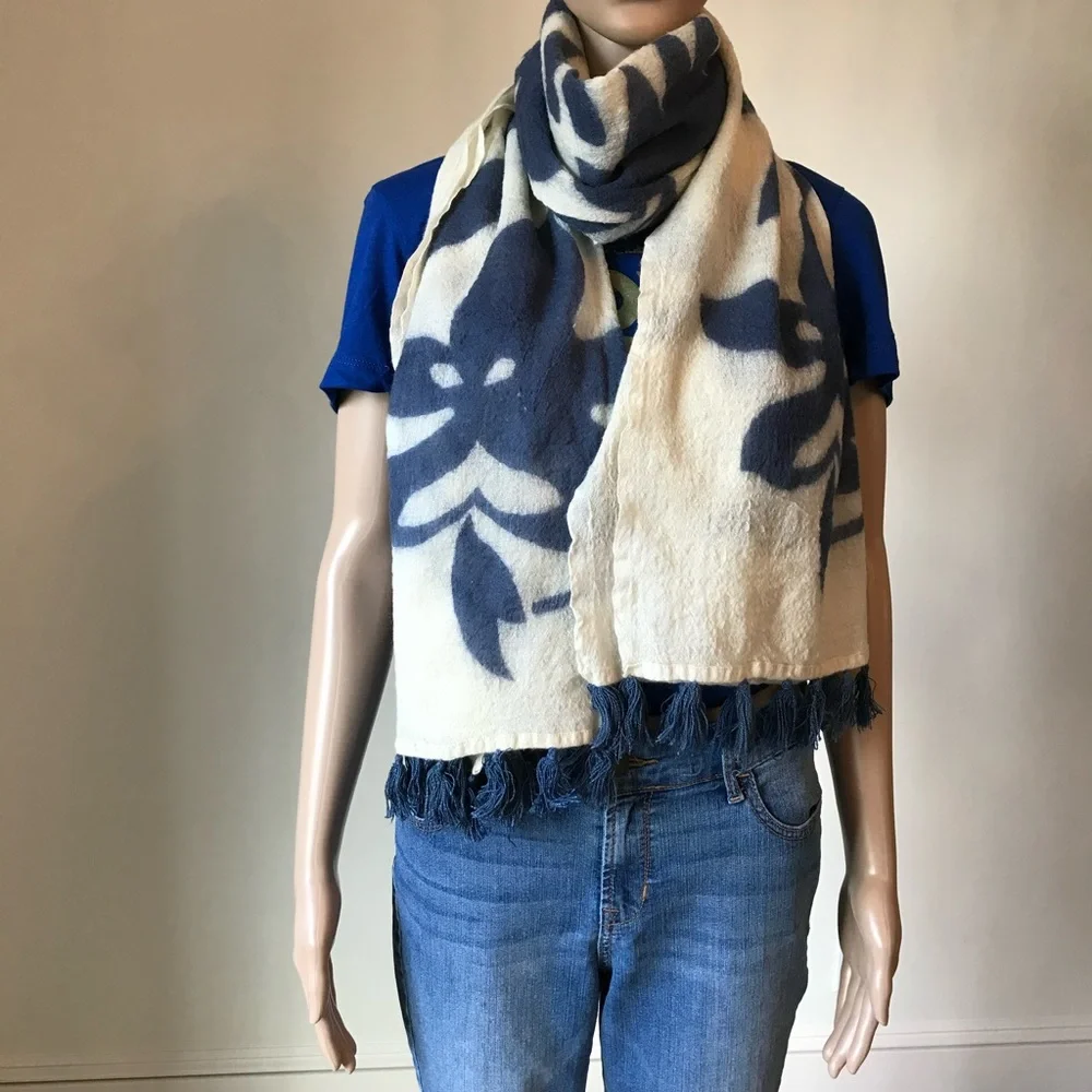 Splendid Cream and Navy Floral Wrap Scarf